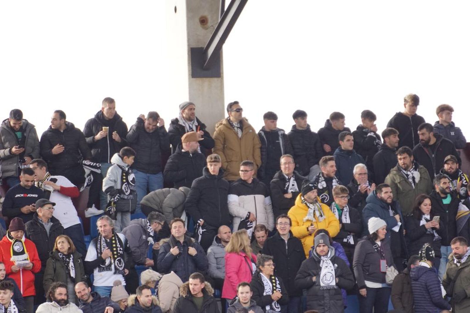 GALERÍA | Ambiente en las gradas en el partido de Copa del Rey Unionistas - Sporting de Gijón | Foto: Juanes