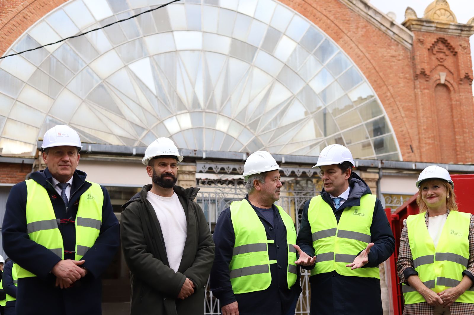 Visita de Alfonso Fernández Mañueco a las obras del Mercado de Abastos.Archivo