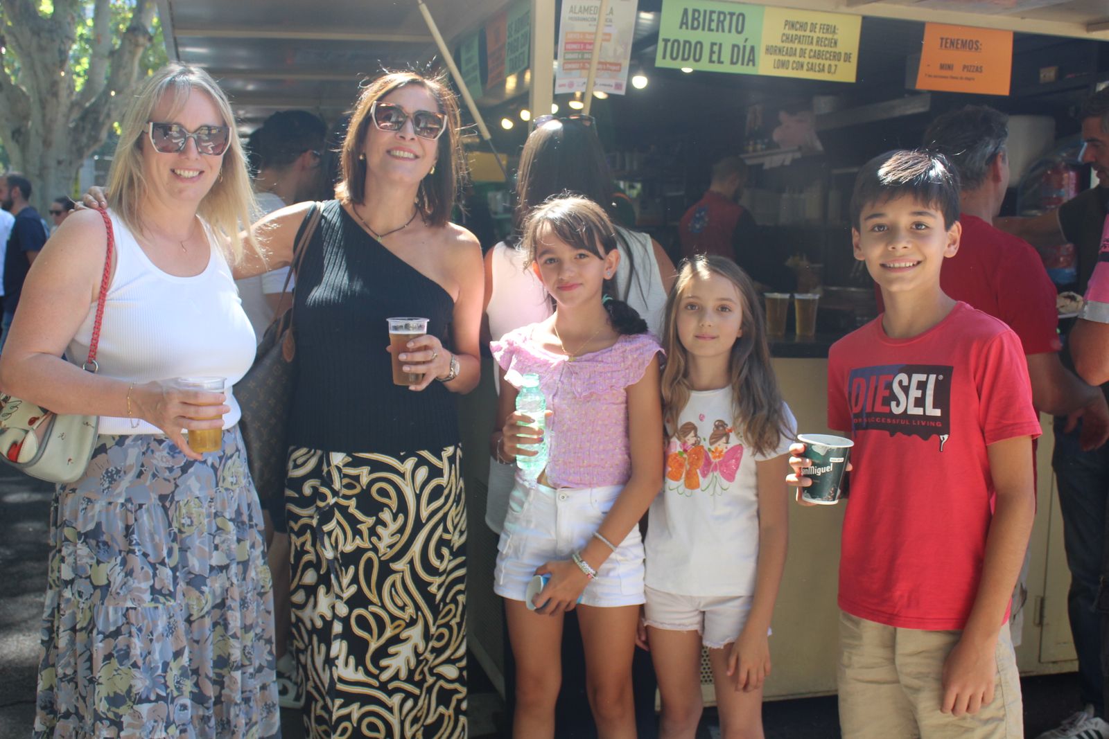 Ambiente en la Feria de Día en el mediodía de este viernes