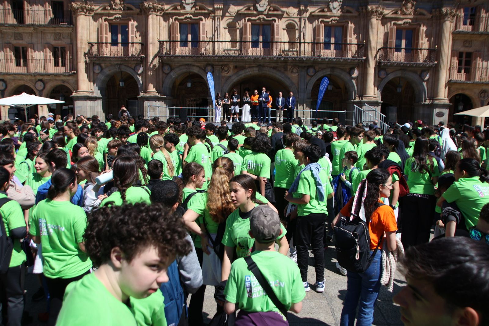 El alcalde de Salamanca, Carlos García Carbayo, participa en el Día de la Educación Física en la calle
