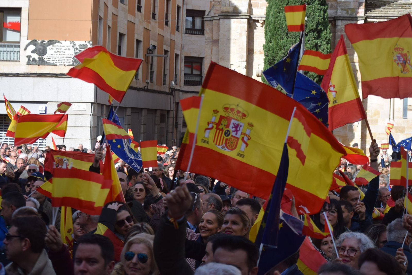 concentracion-del-pp-contra-la-amnistia-45