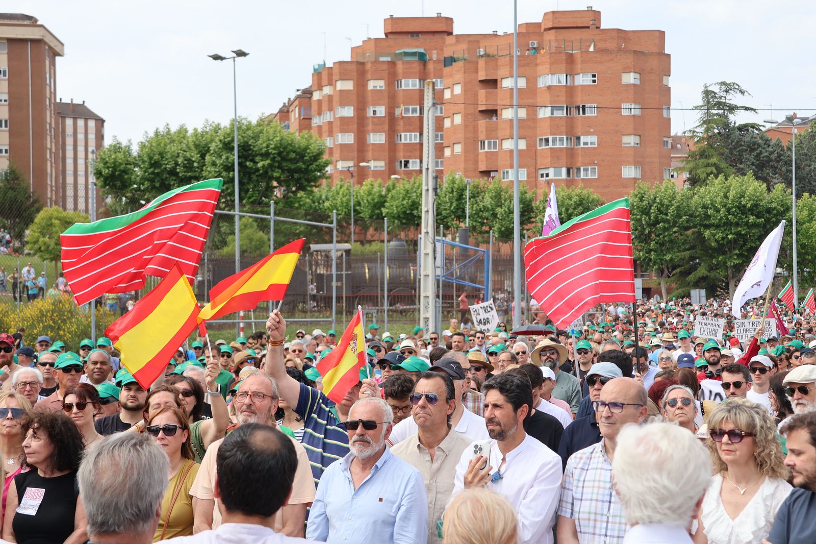 manifestacion-contra-la-perida-de-servicios-de-ave-81