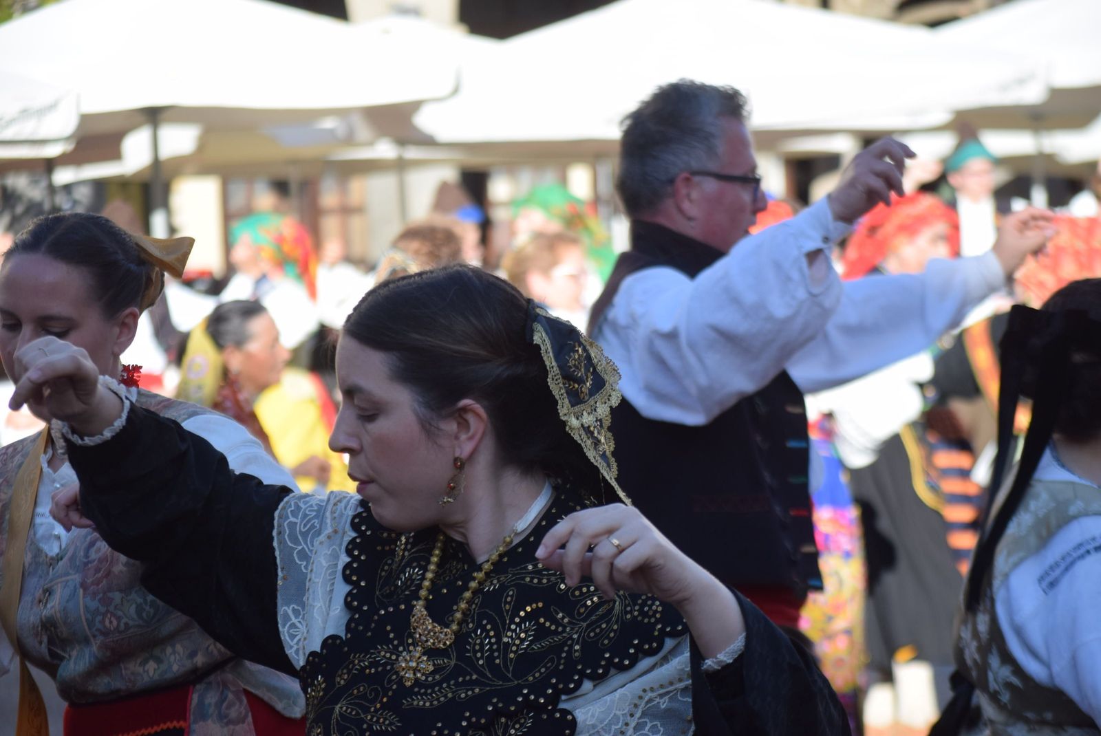 dona-urraca-celebra-en-la-plaza-mayor-el-dia-de-la-danza-15