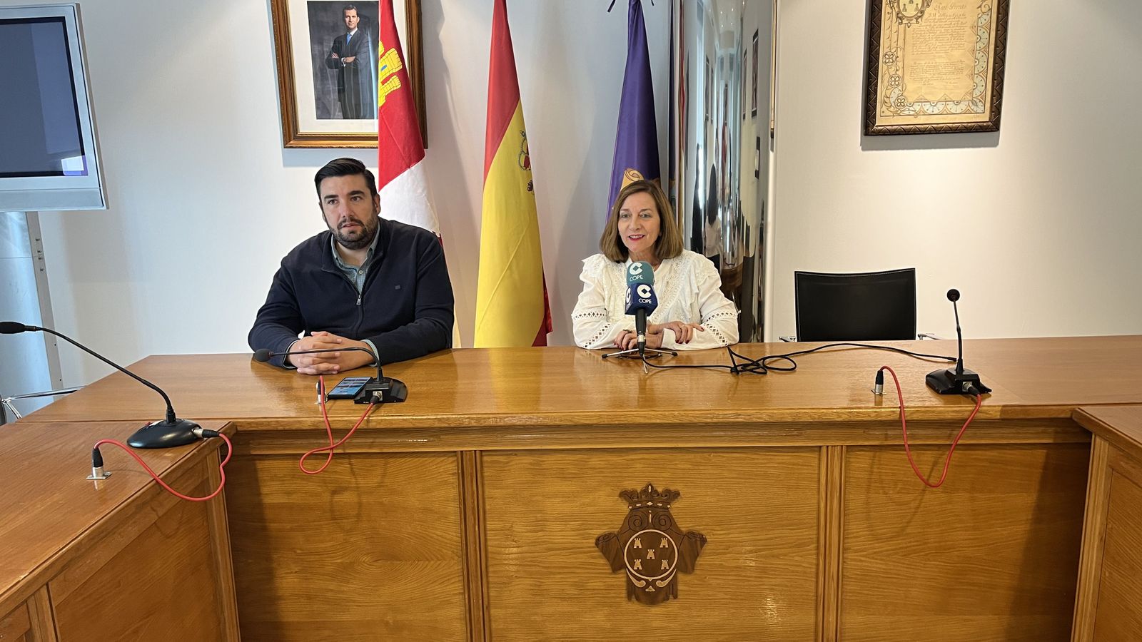 El concejal Antonio Poveda, junto a la alcaldesa, Carmen Ávila, acudieron a la reunión en la Consejería de Sanidad