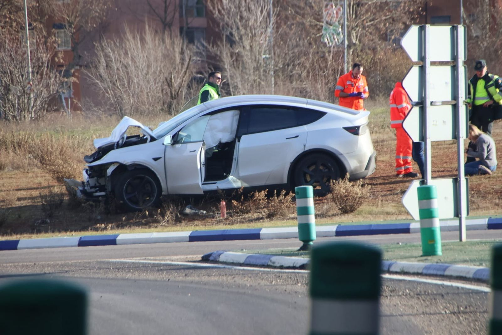 Un accidente entre un camión y un turismo se salda con un bebé y un adulto heridos