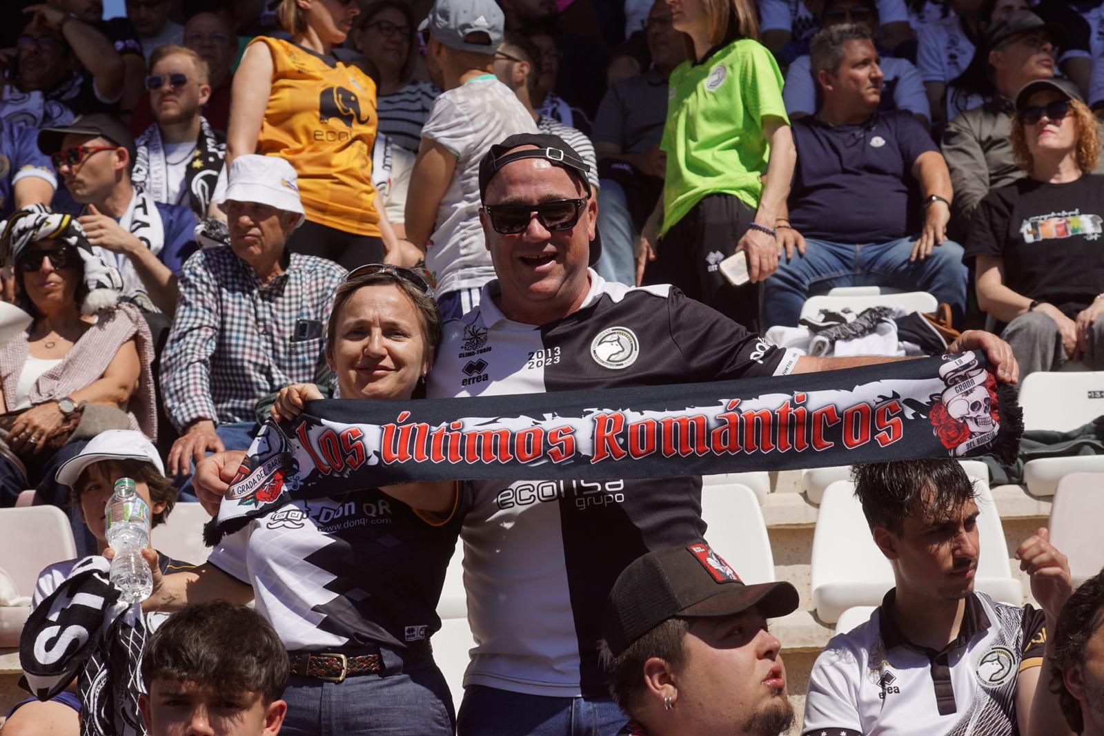 Gran ambiente en la grada para ver el partido entre Zamora - Unionistas en el Estadio Ruta de la Plata