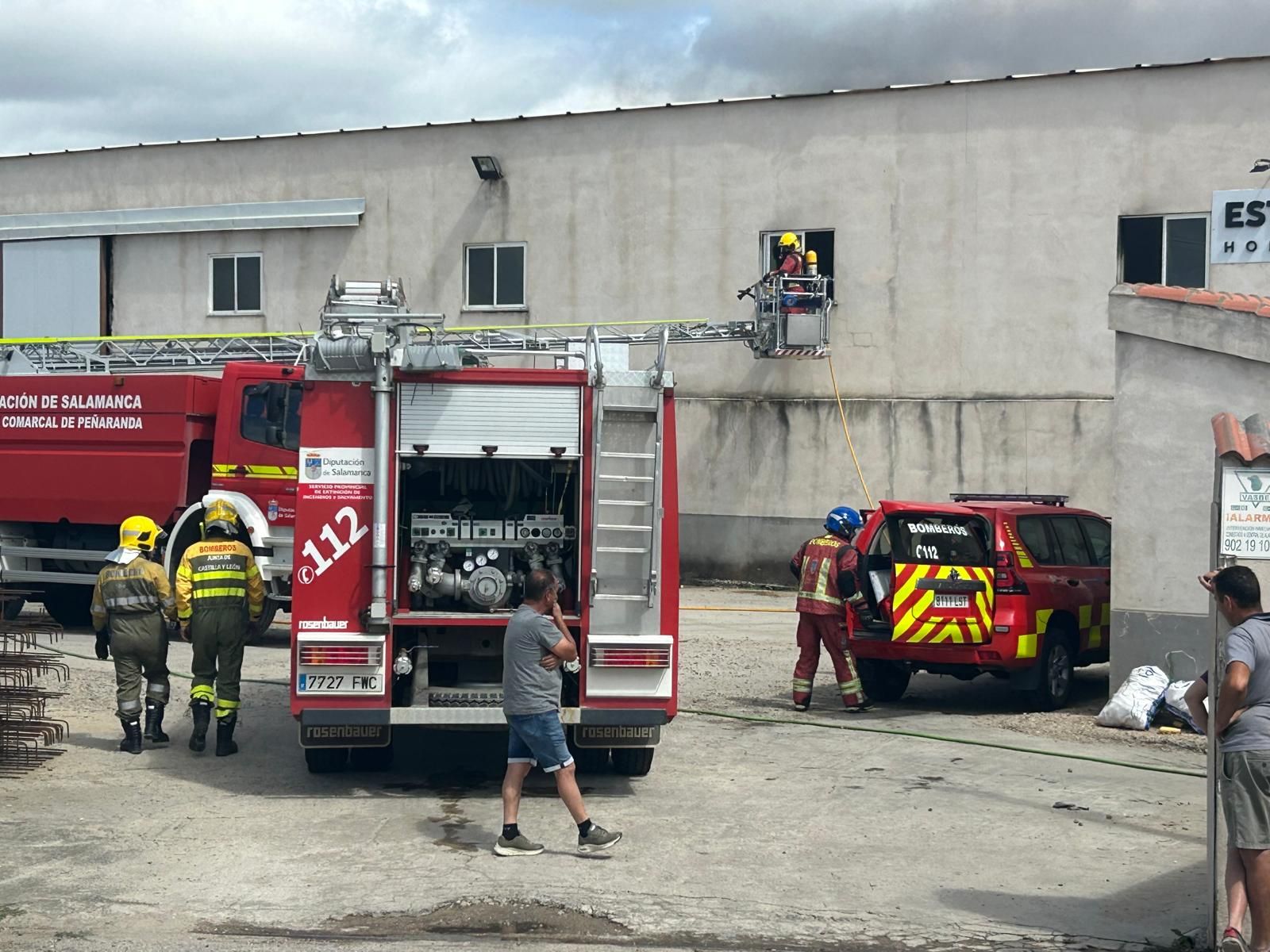 Alarma en Garcihernández por el incendio de una nave
