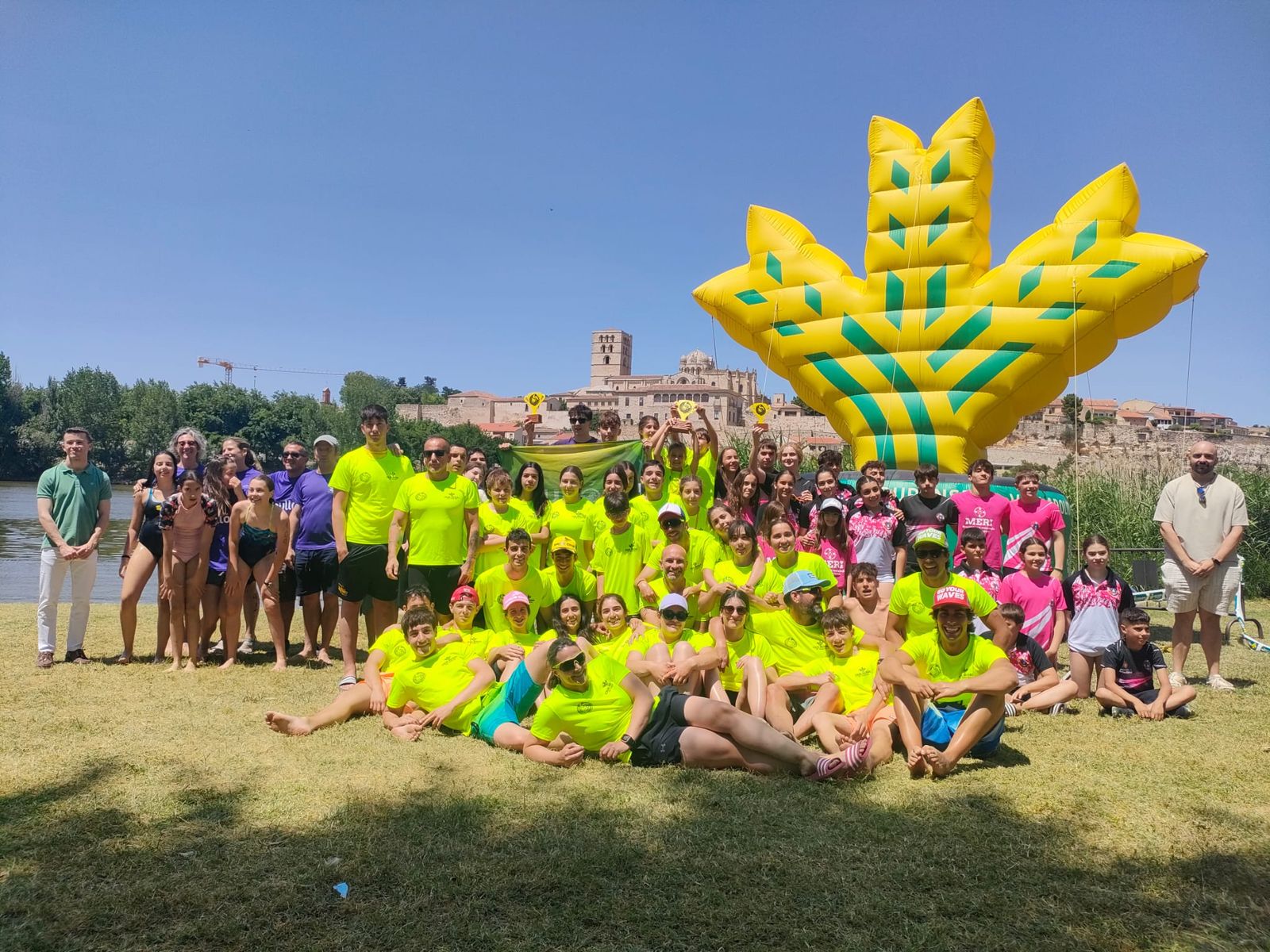 Dragones Caja Rural arrasa en el Trofeo Ciudad de Zamora con 34 medallas y el título de campeón Dragones Caja Rural arrasa en el Trofeo Ciudad de Zamora con 34 medallas y el título de campeón