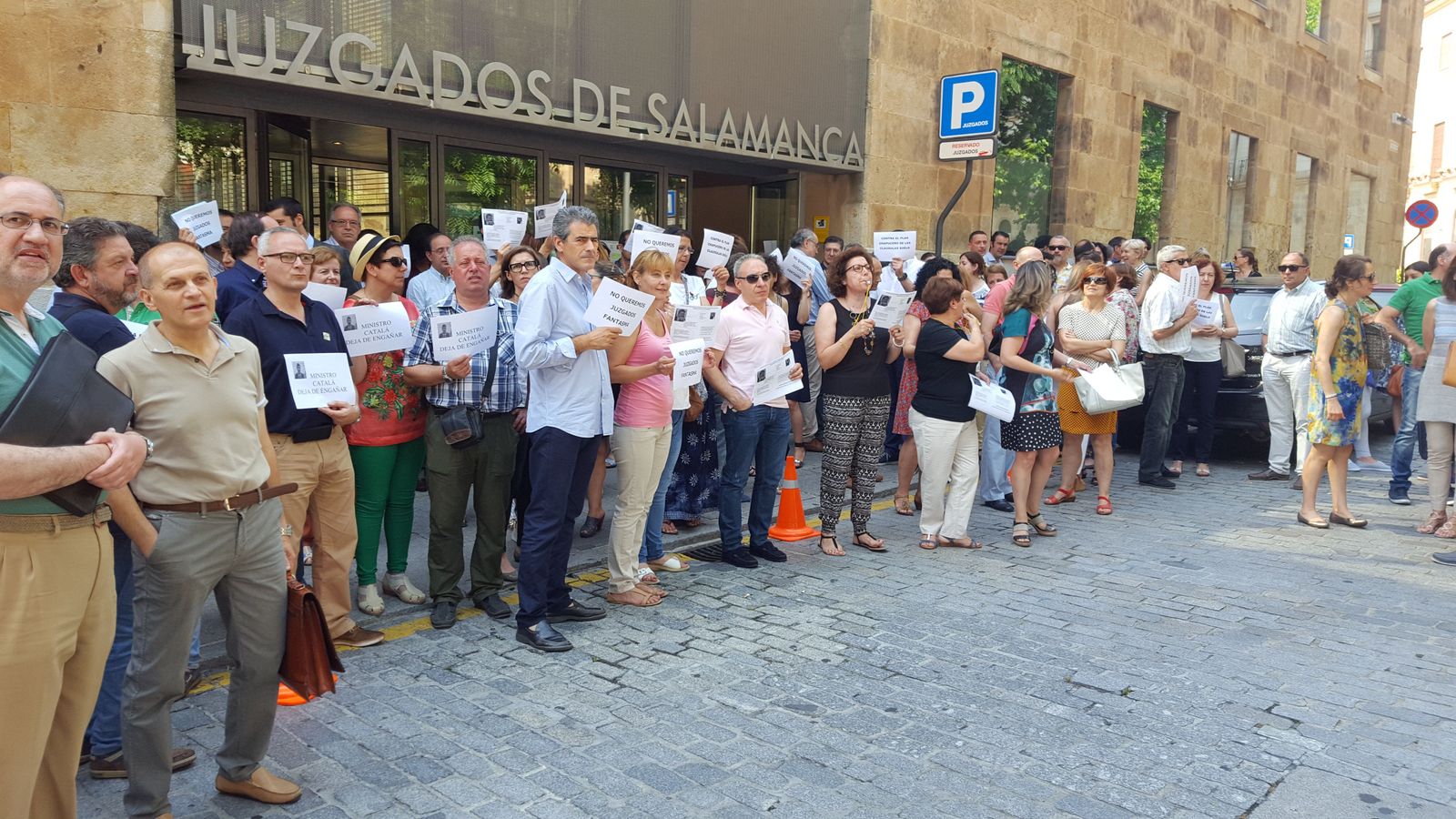 Concentración contra la decisión de atribuir a un Juzgado todo el trabajo sobre las cláusulas suelo