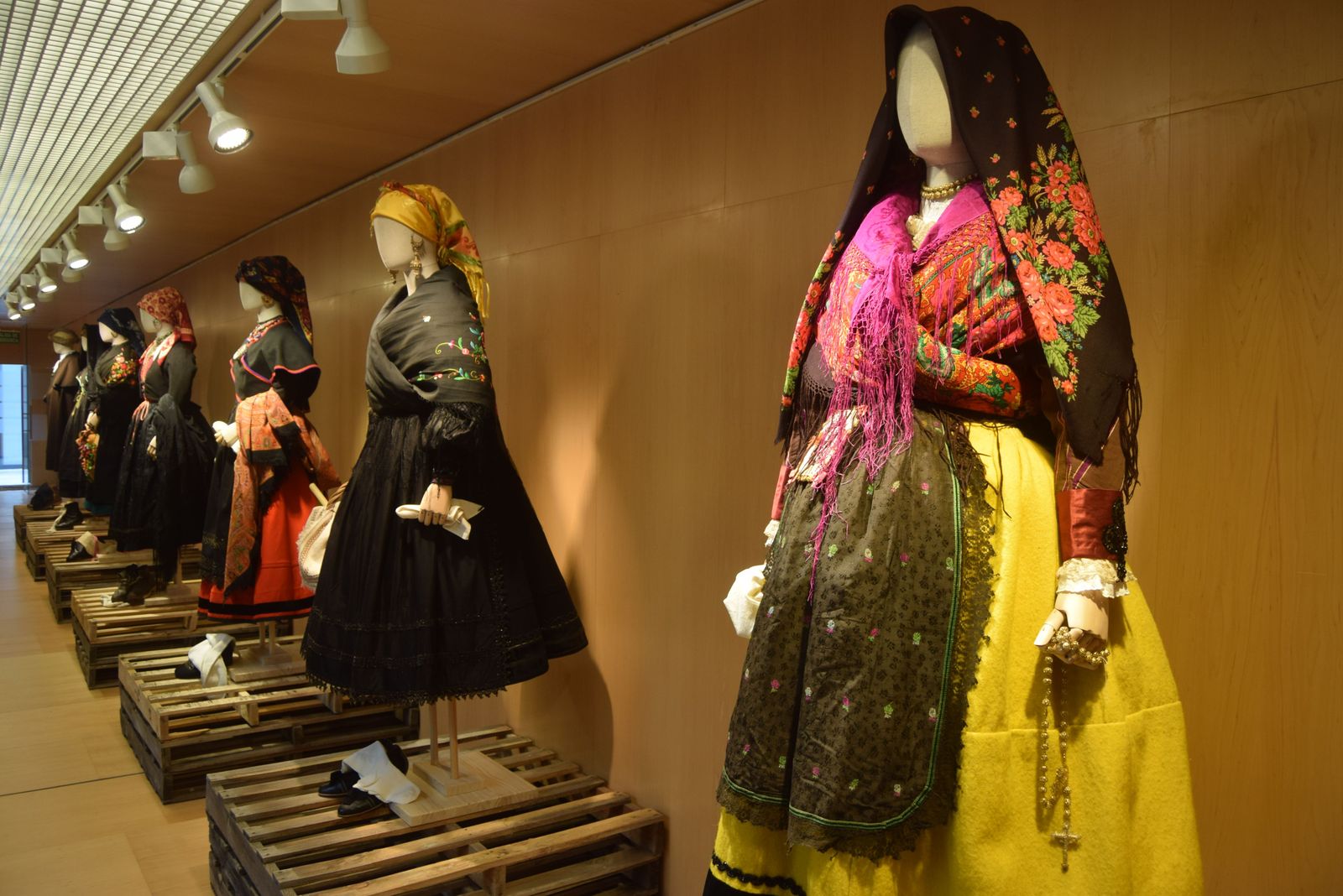 exposicion-de-trajes-regionales-grande-halago-22