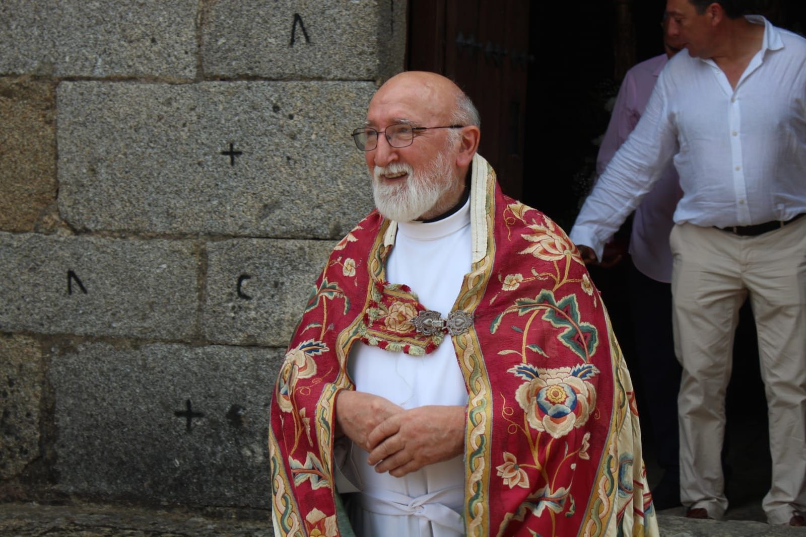 solemne-misa-en-la-iglesia-del-robledo-de-sequeros-procesion-y-ofertorio-32