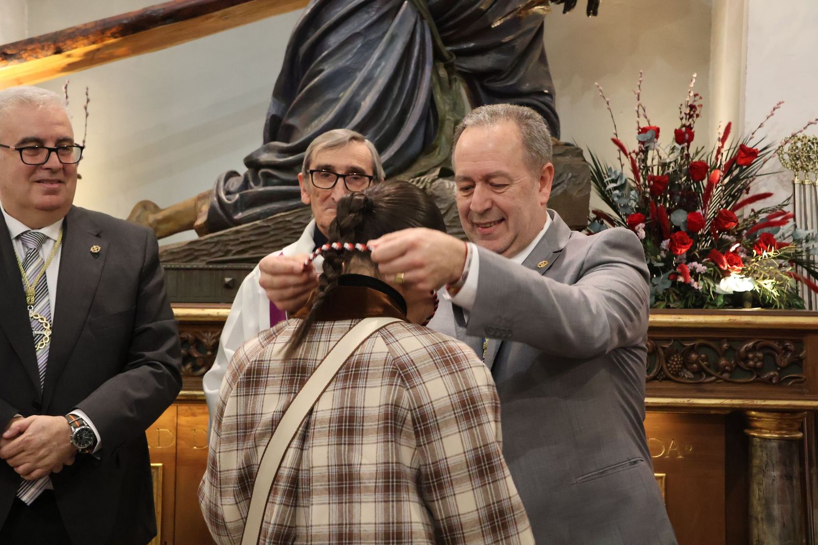 Entrada de nuevos hermanos de la Hermandad de Jesús en Su Tercera Caída (25).JPG