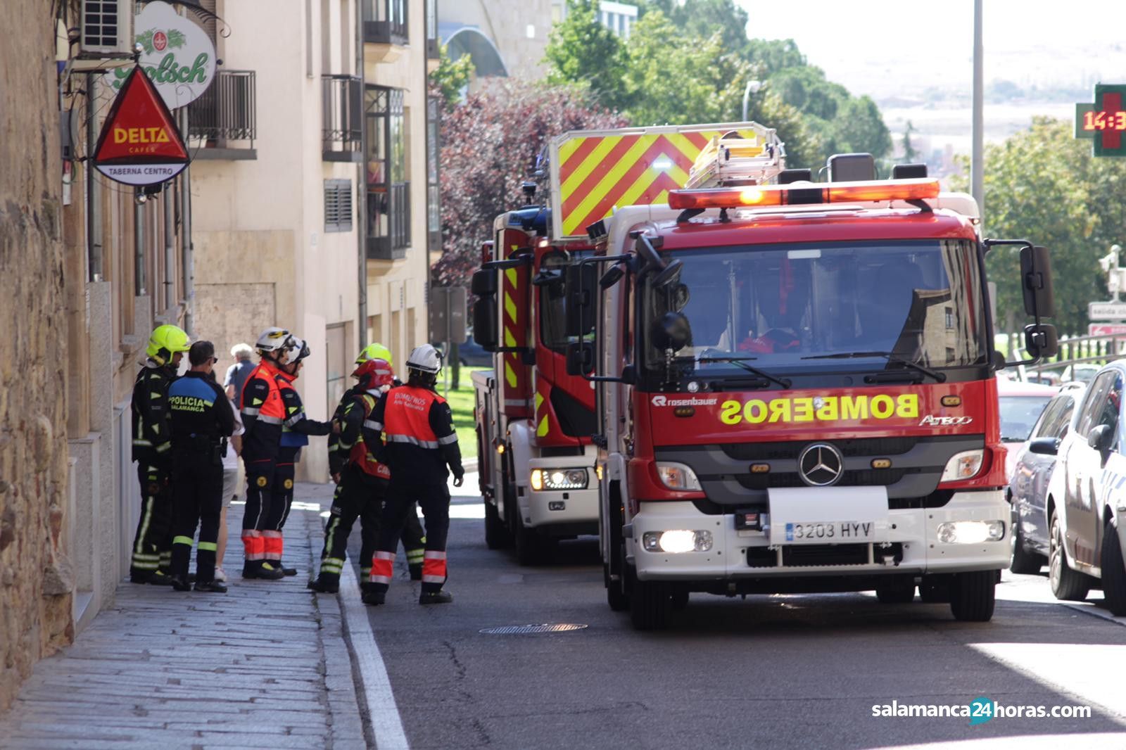 Bomberos en calle ancha (5)