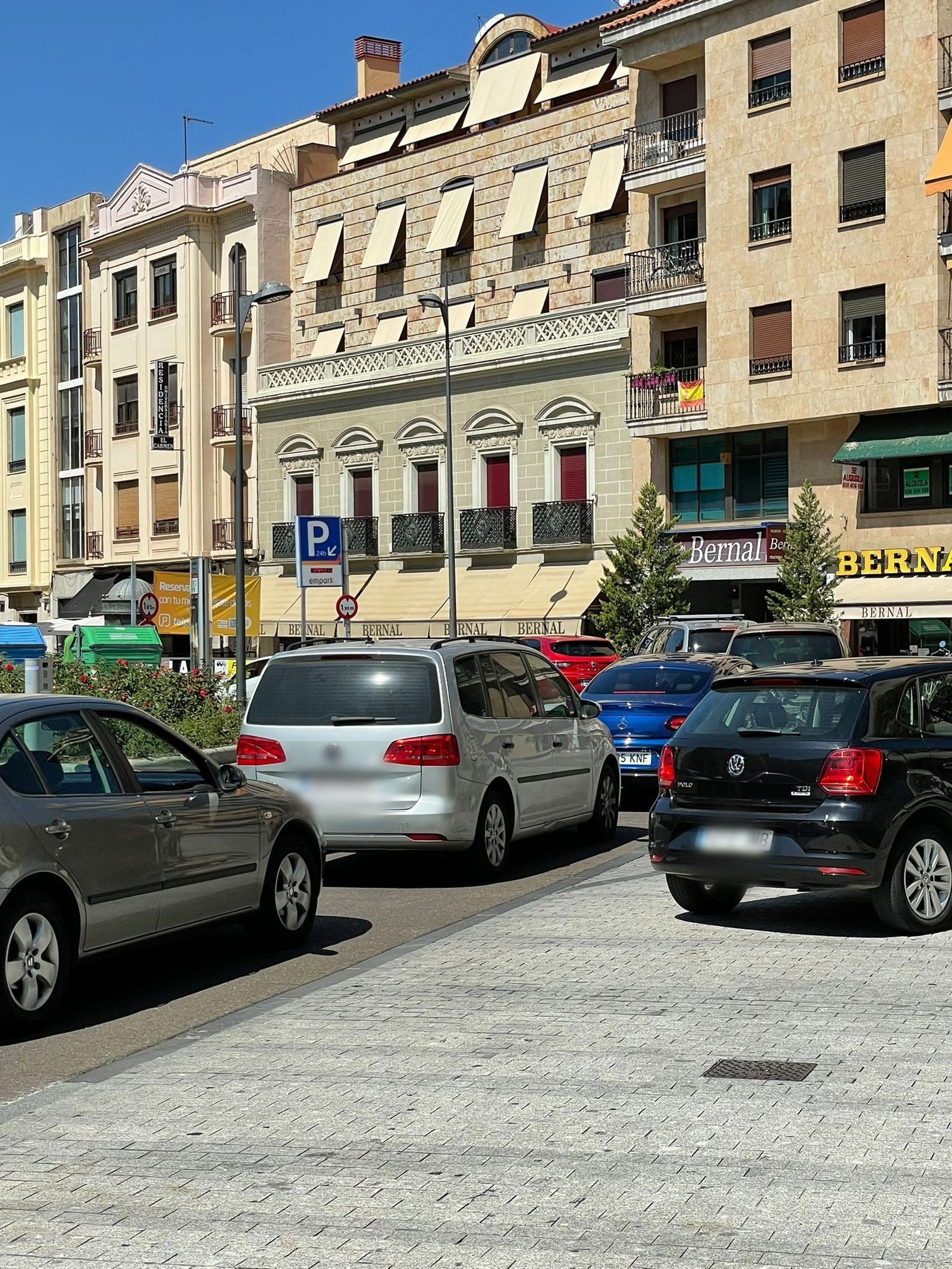 largas-colas-para-acceder-al-parking-santa-eulalia-2