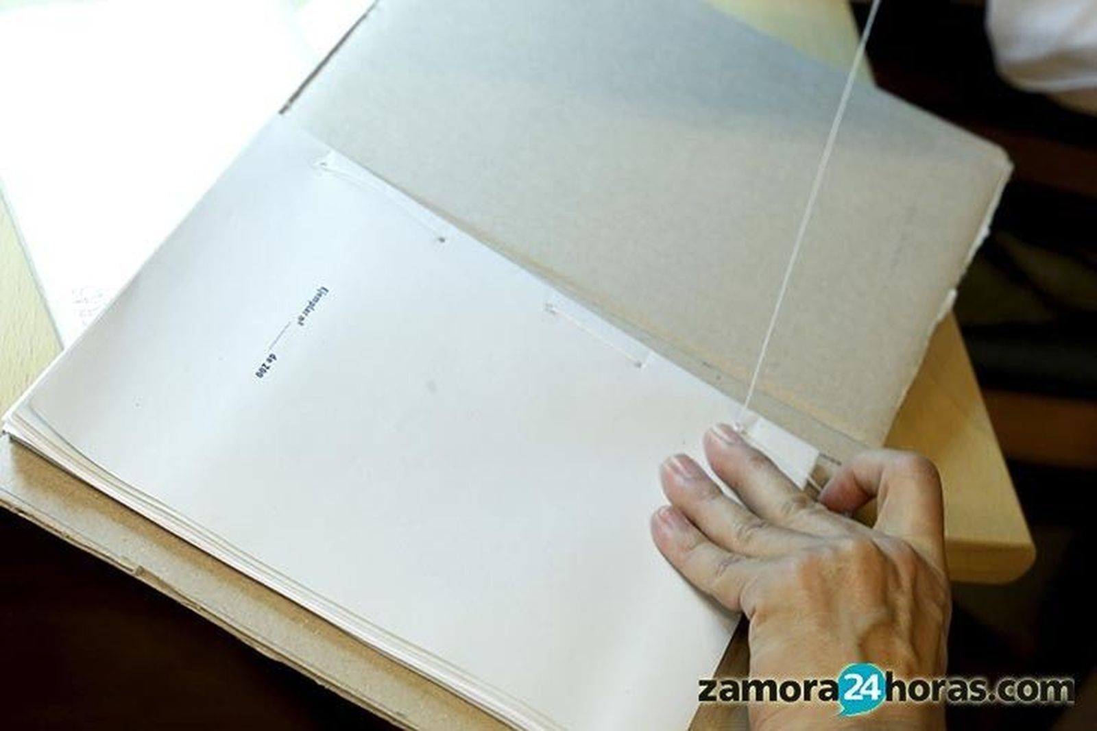 Cómo hacer un libro cartonero en cuatro pasos