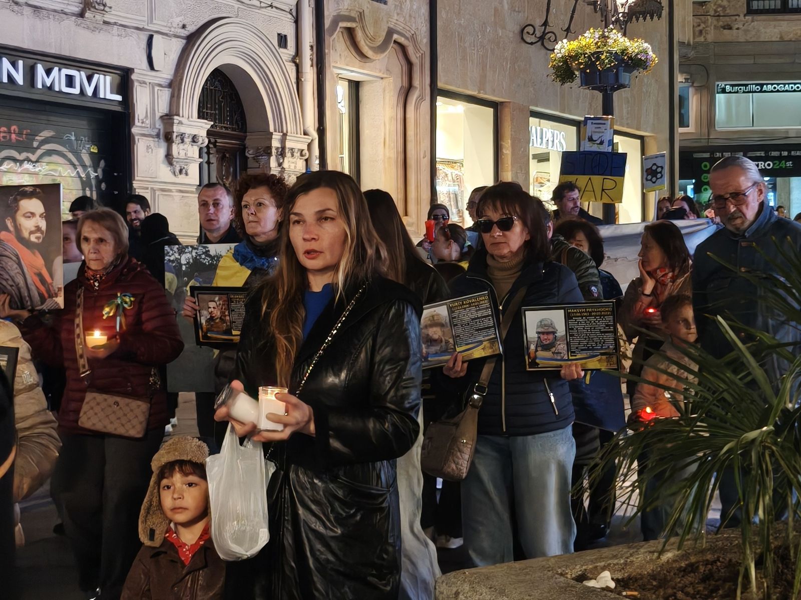 La Asociación de Ucranianos de Salamanca recorre la calles de la capital