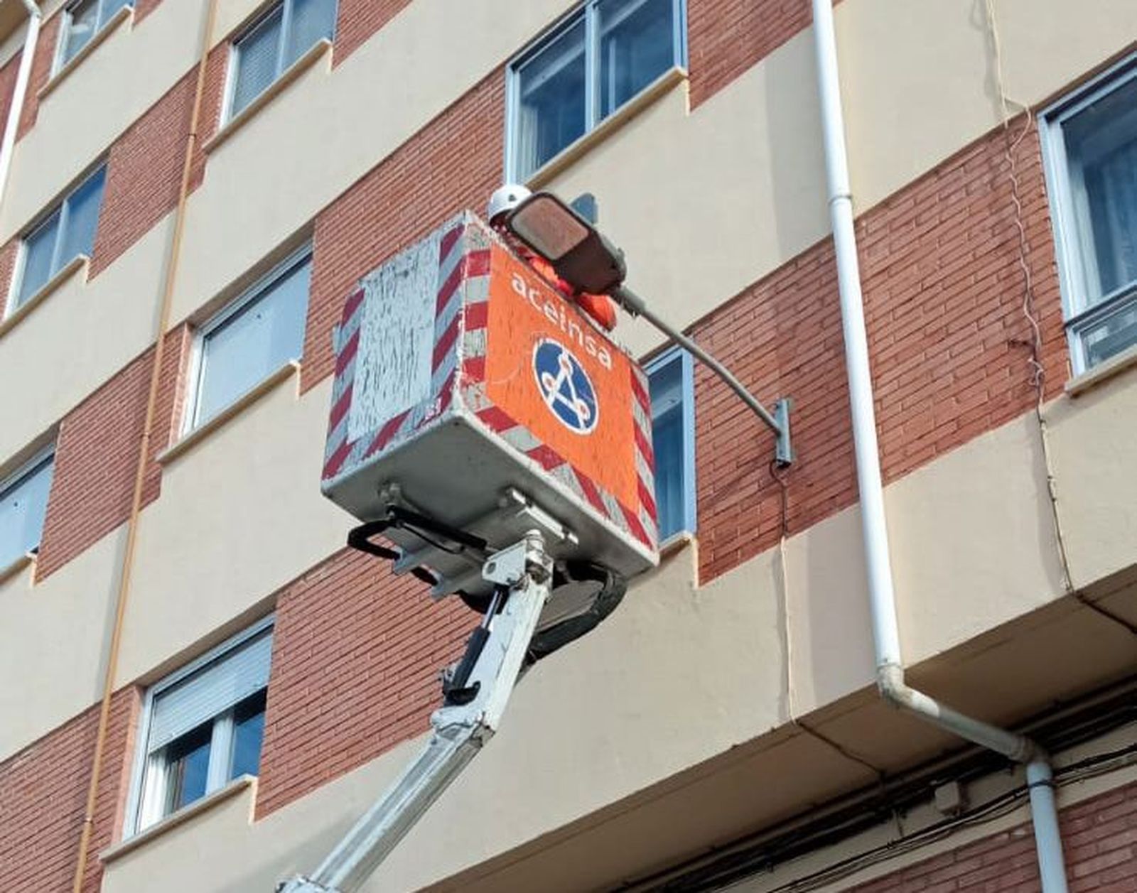Cambio luminarias calle Río Manzanas