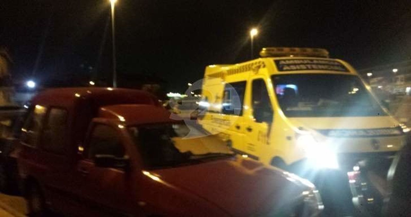 Herido un ciclista al ser golpeado por un coche a la salida del párking de un supermercado