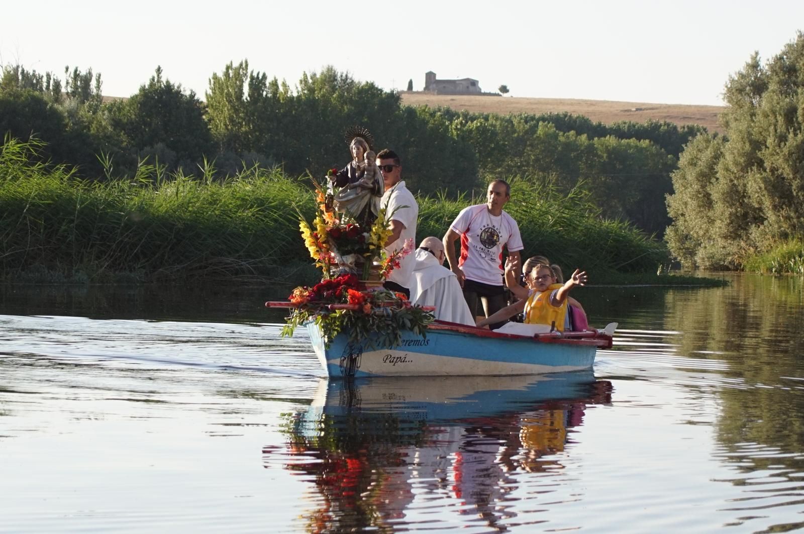 Procesión con la Virgen del Carmen por el río Tormes en Alba (30).jpeg