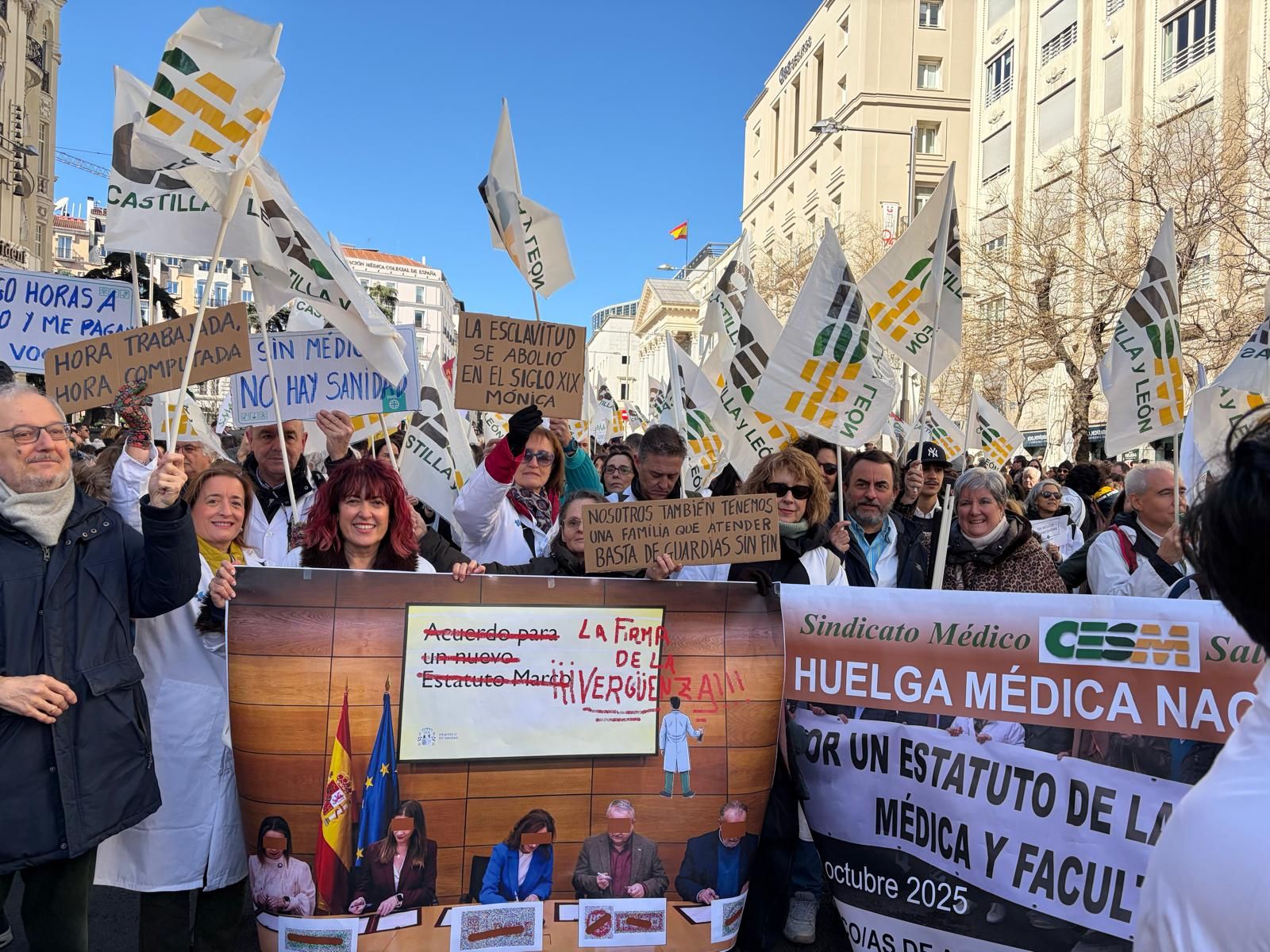 CESM Salamanca manifestándose por los médicos en Madrid