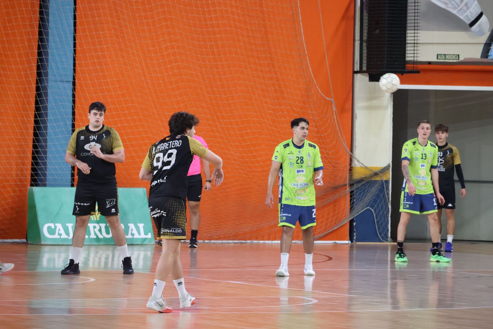 GALERÍA | El BM Zamora recibe en casa al Ciudad de Salamanca en un duelo muy ajustado