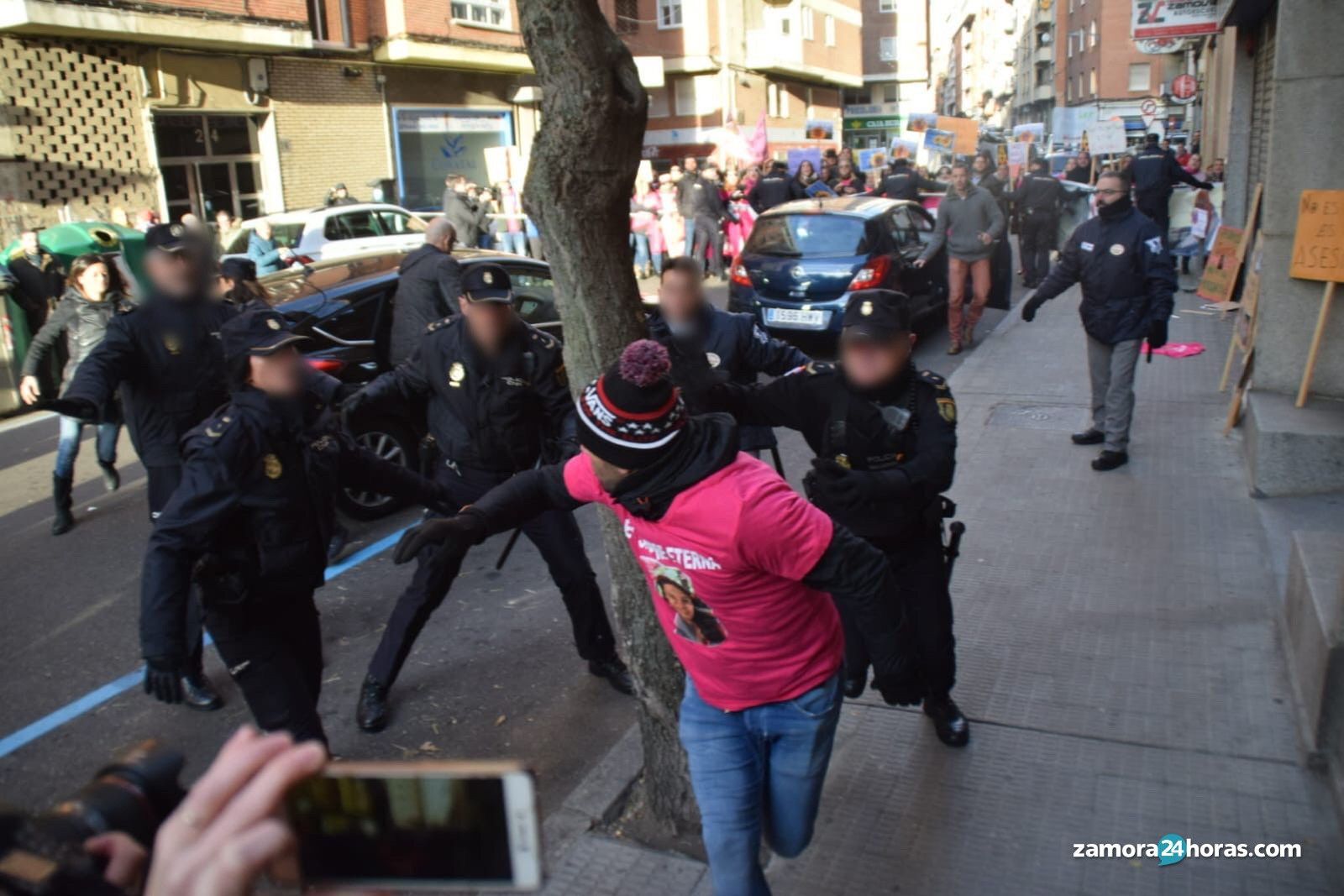 CD579AD1 8FFE 470A 876C 3394EBC937D9