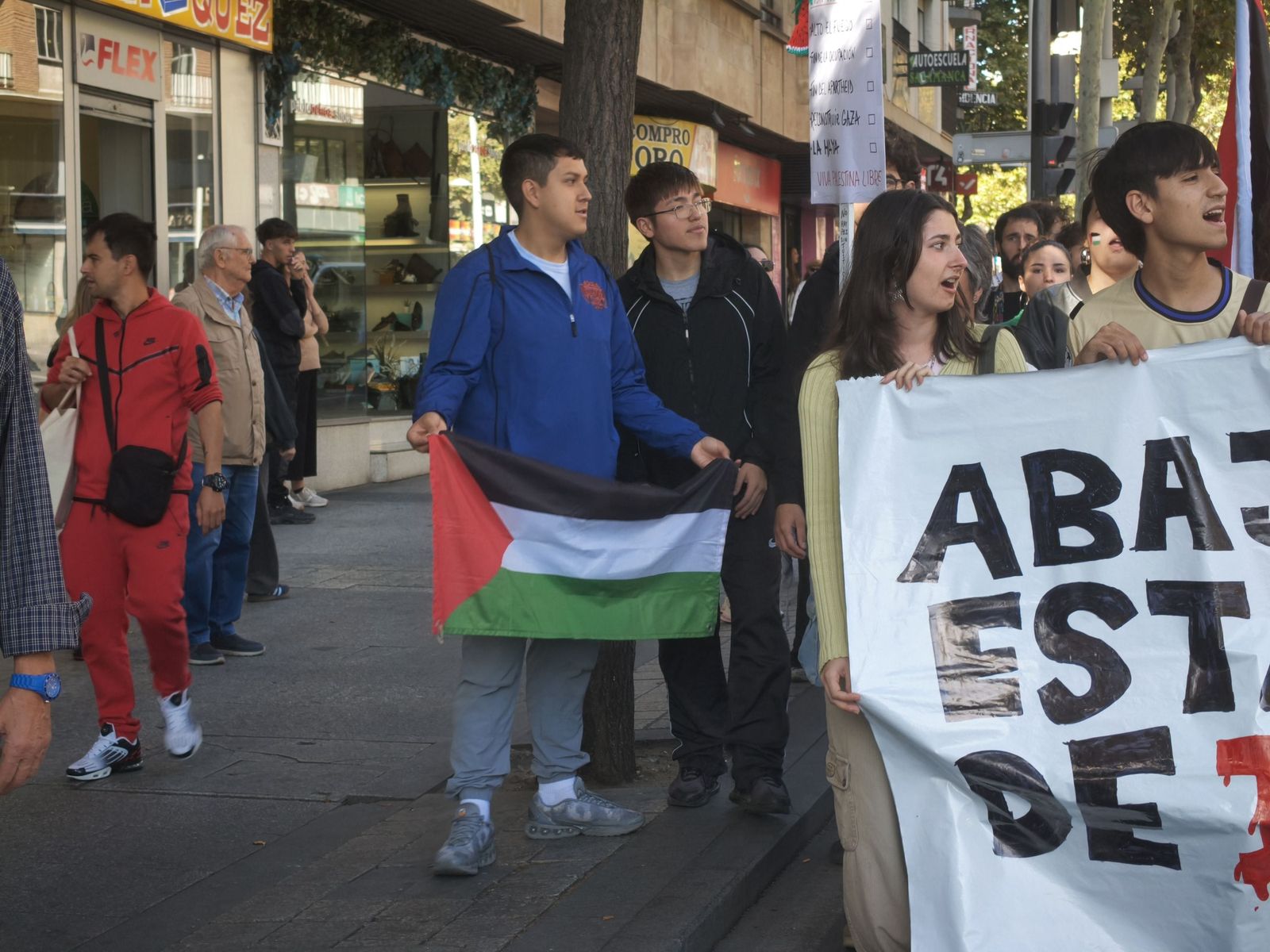 Los estudiantes de Salamanca recorren Salamanca alzando la voz por Palestina