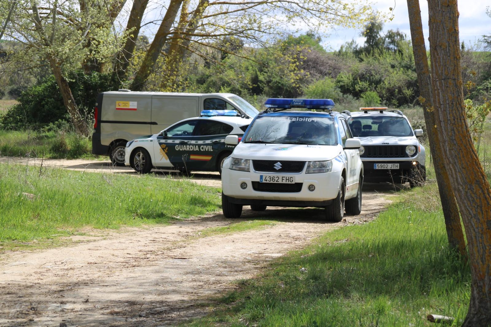 Dispositivo de rescate del cuerpo sin vida en el río Tormes entre Villamayor y Santibañez del Río