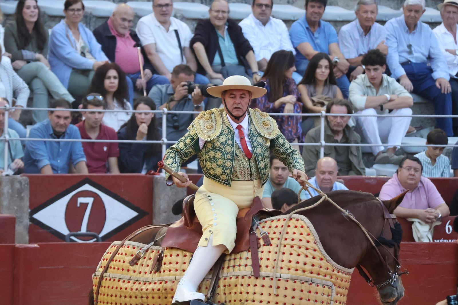 La Glorieta revive el aroma de la feria taurina con el primer festejo: Lea Vicens, Raquel Martín y Olga Casado