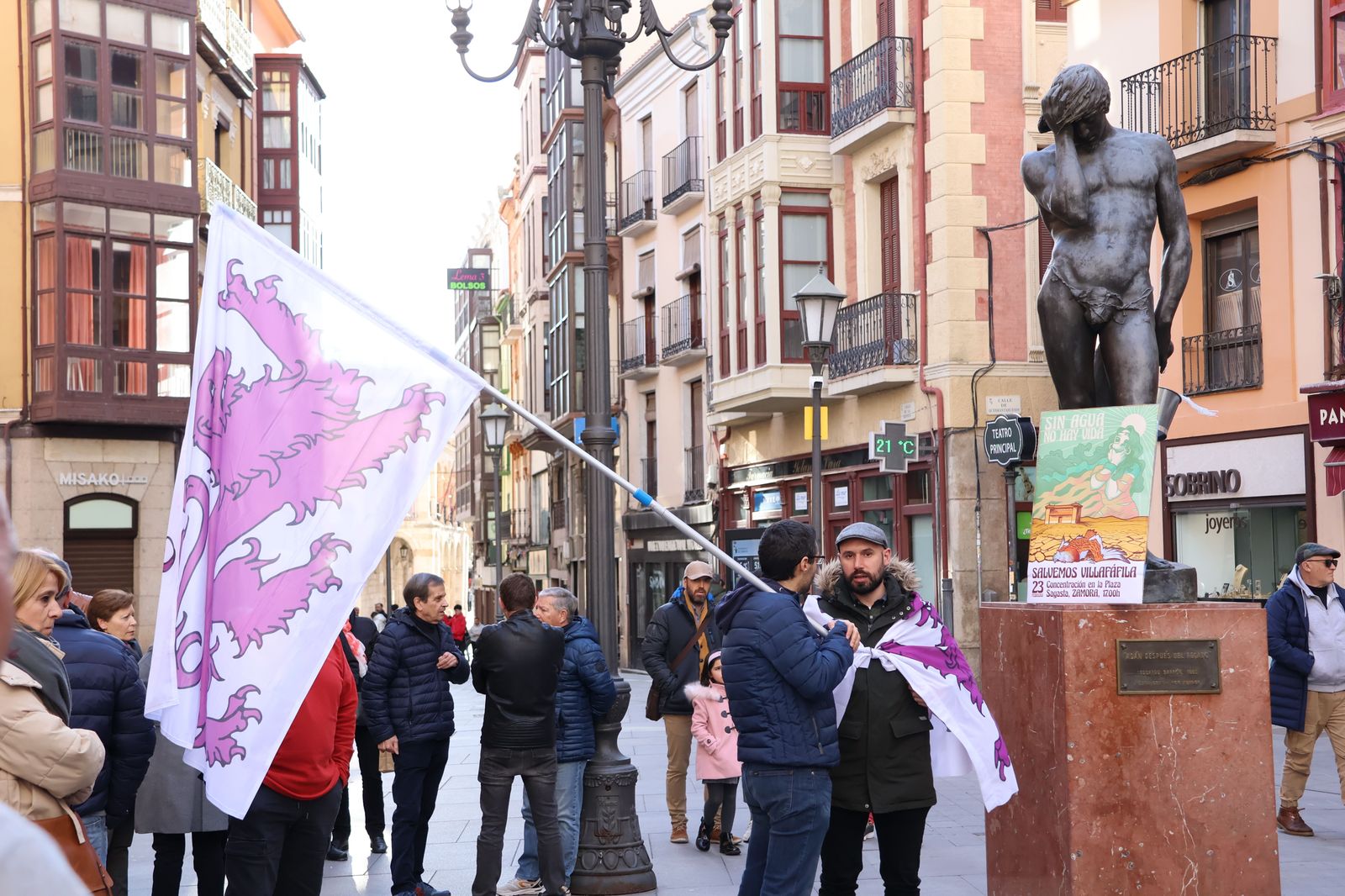 concentracion-en-la-plaza-sagasta-2