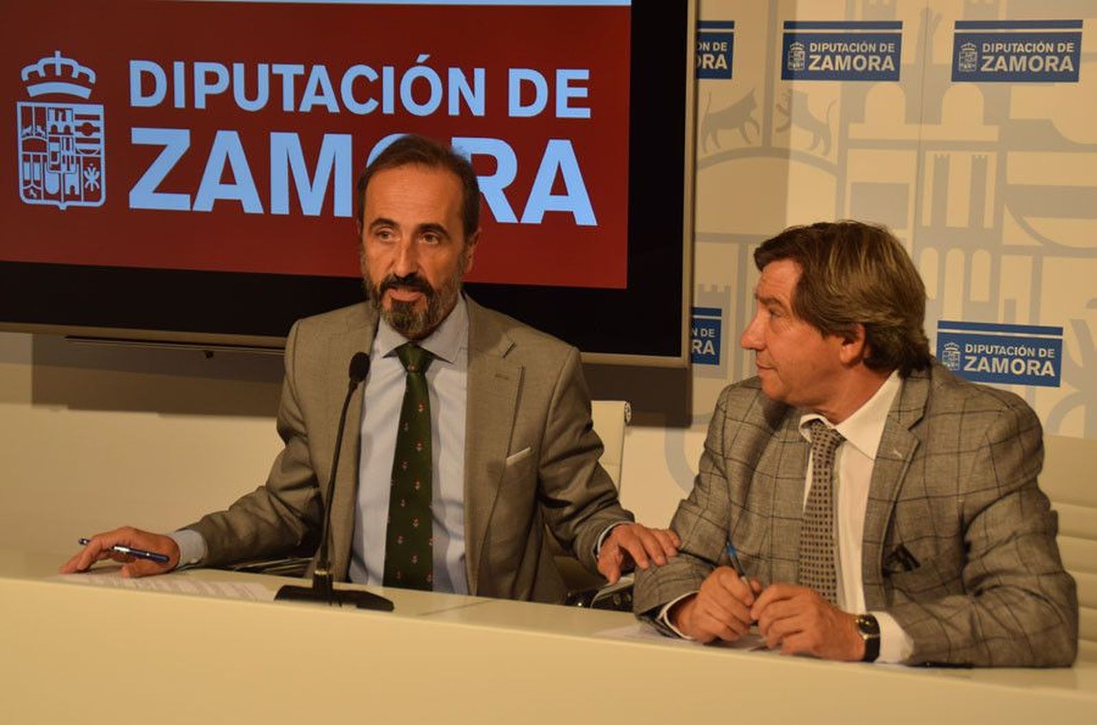 Calderon prieto blanco