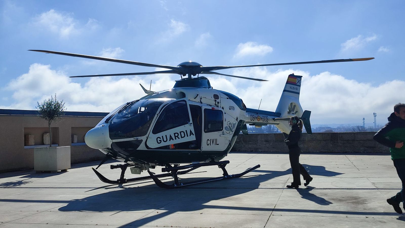 Así se ha vivido el espectacular aterrizaje del helicóptero de la Guardia Civil en pleno centro de Zamora