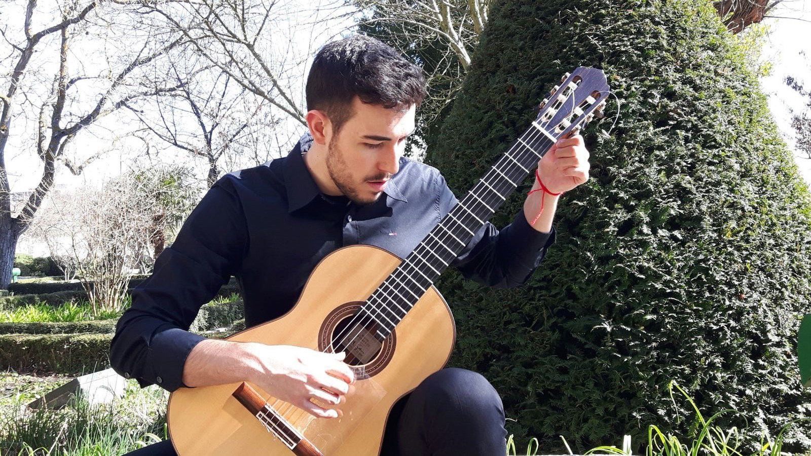 Eduardo Jiménez y su guitarra llegan a la Sala Micenas Adarsa