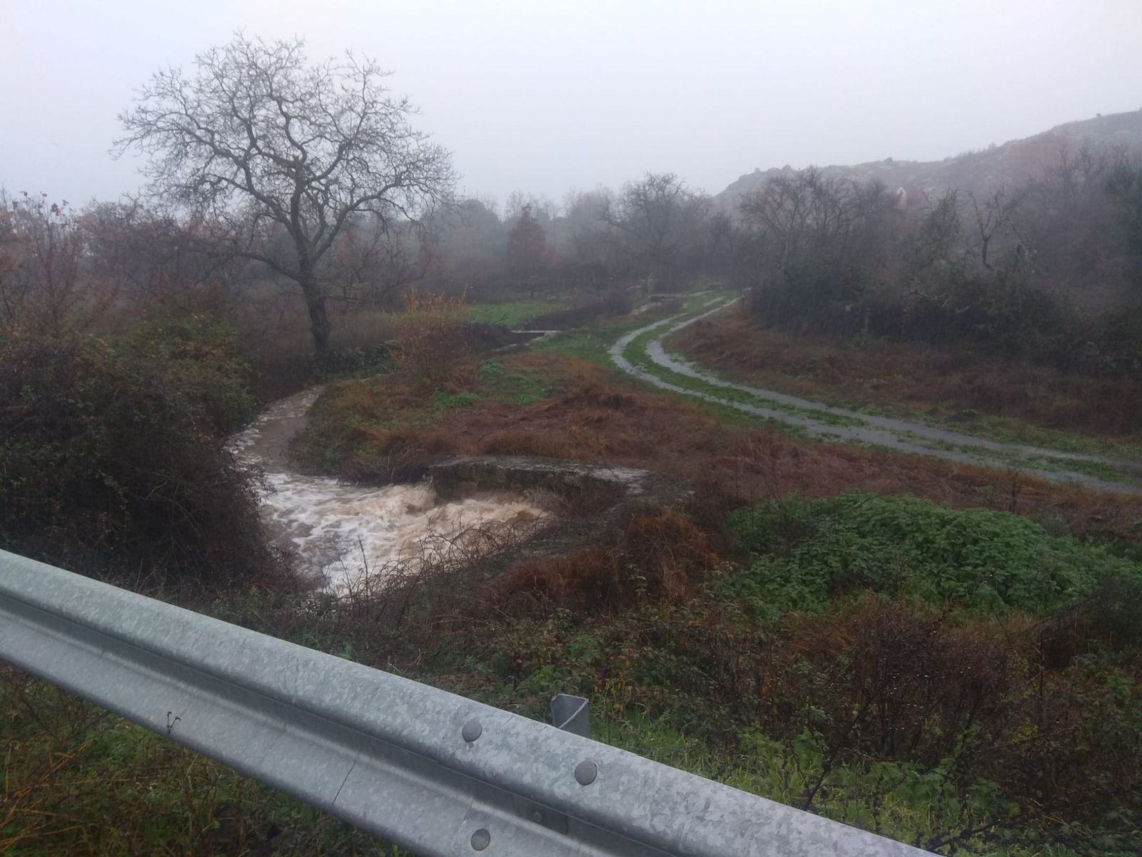 rios-desbordados-y-zonas-inundadas-de-agua-en-villarino-de-los-aires-3