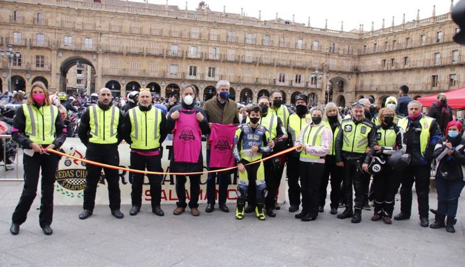 Carlos García Carbayo, asiste a la salida de la 18 Ruta de Invierno del Motoclub Ruedas Charras.