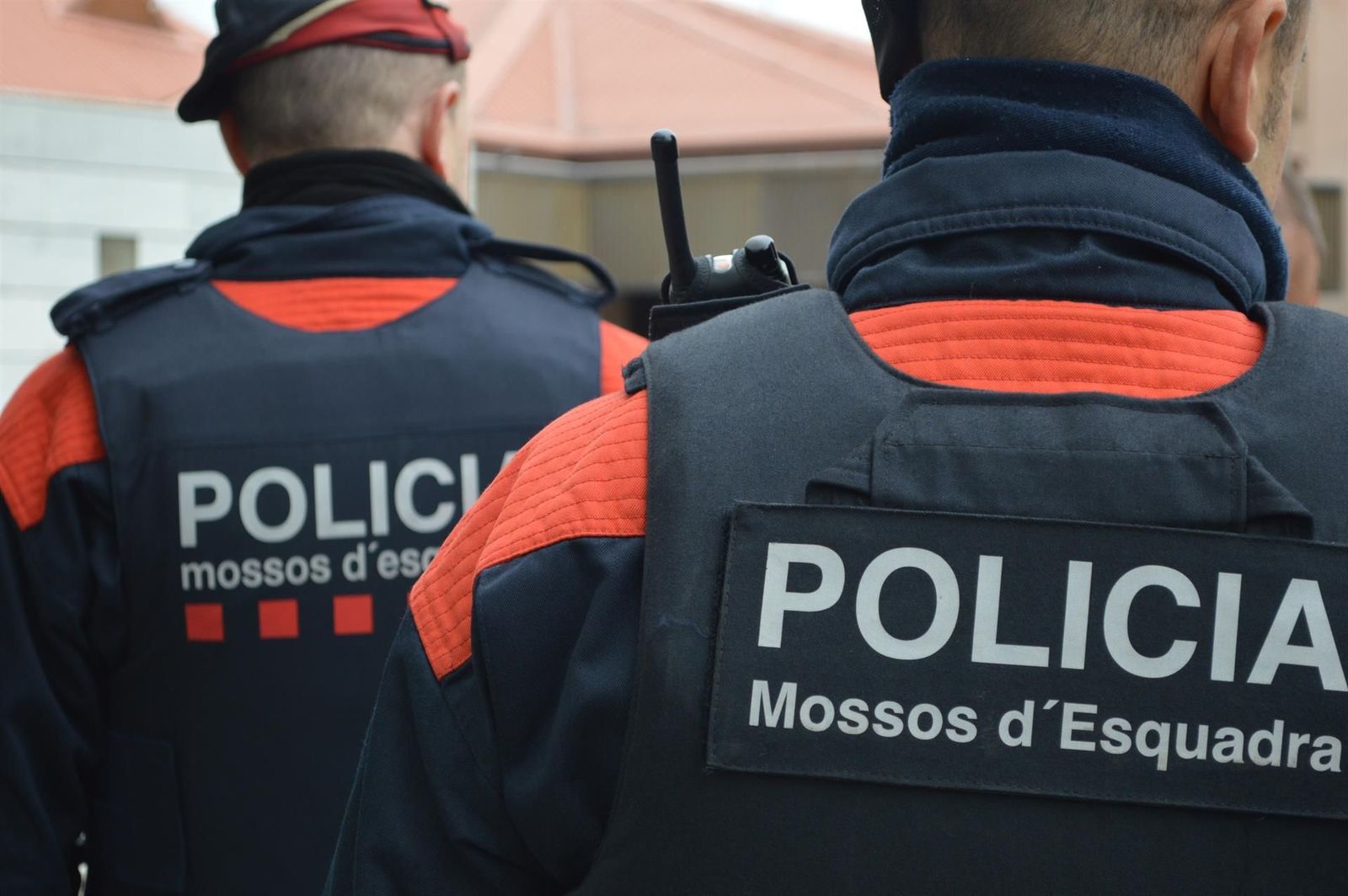 Dos agentes de los Mossos. | EP
