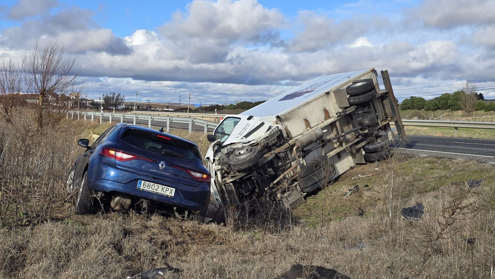 Accidente en la N-630 en el que ha volcado un camión en Arapiles