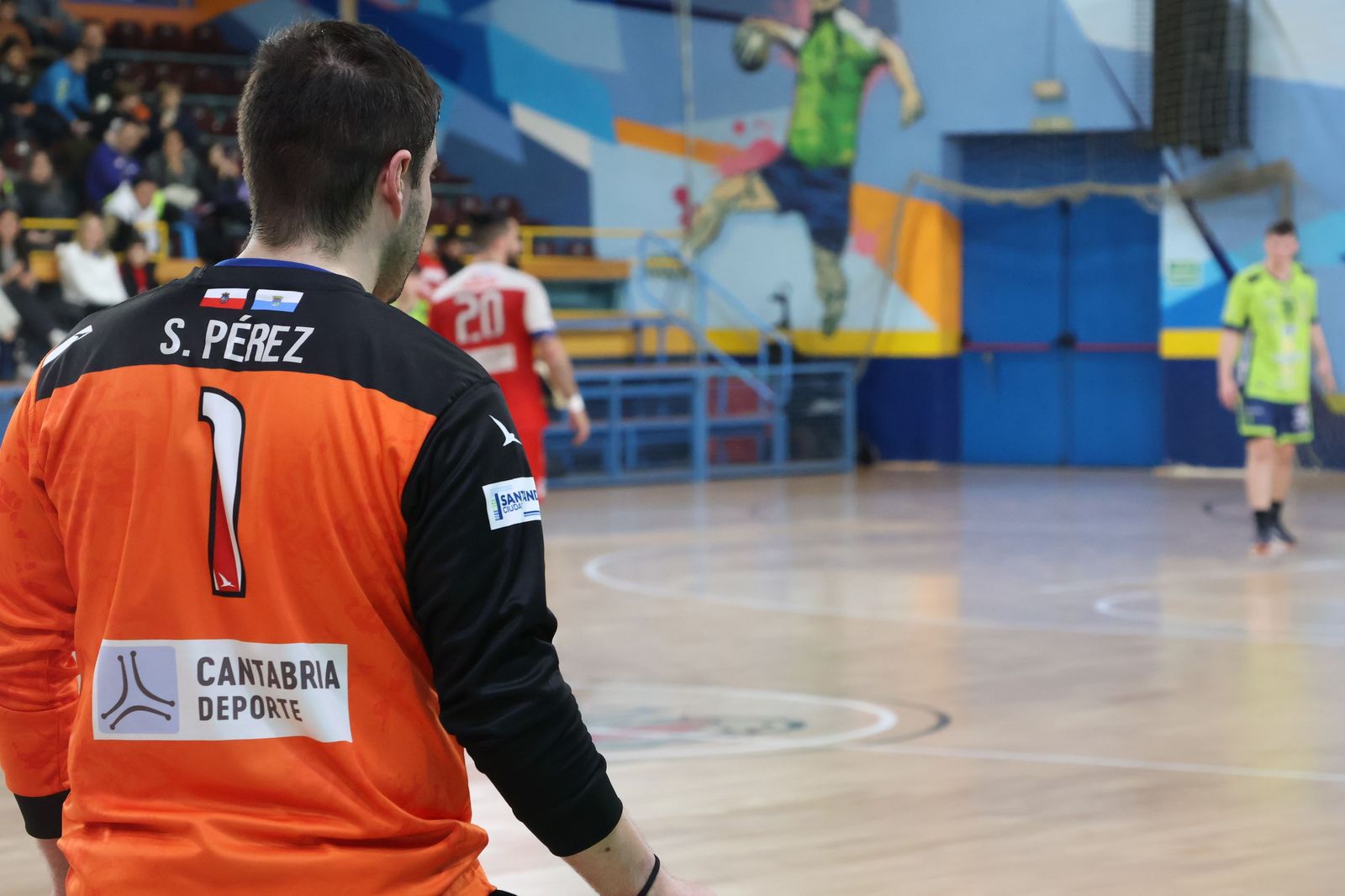 GALERÍA | Revive el apasionante duelo entre el Balonmano Zamora y el Ciudad de Santander