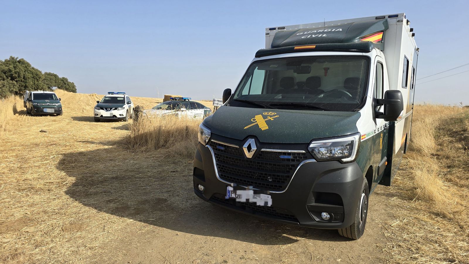 Sigue la rave con cientos de campistas en el entorno del pantano de Santa Teresa
