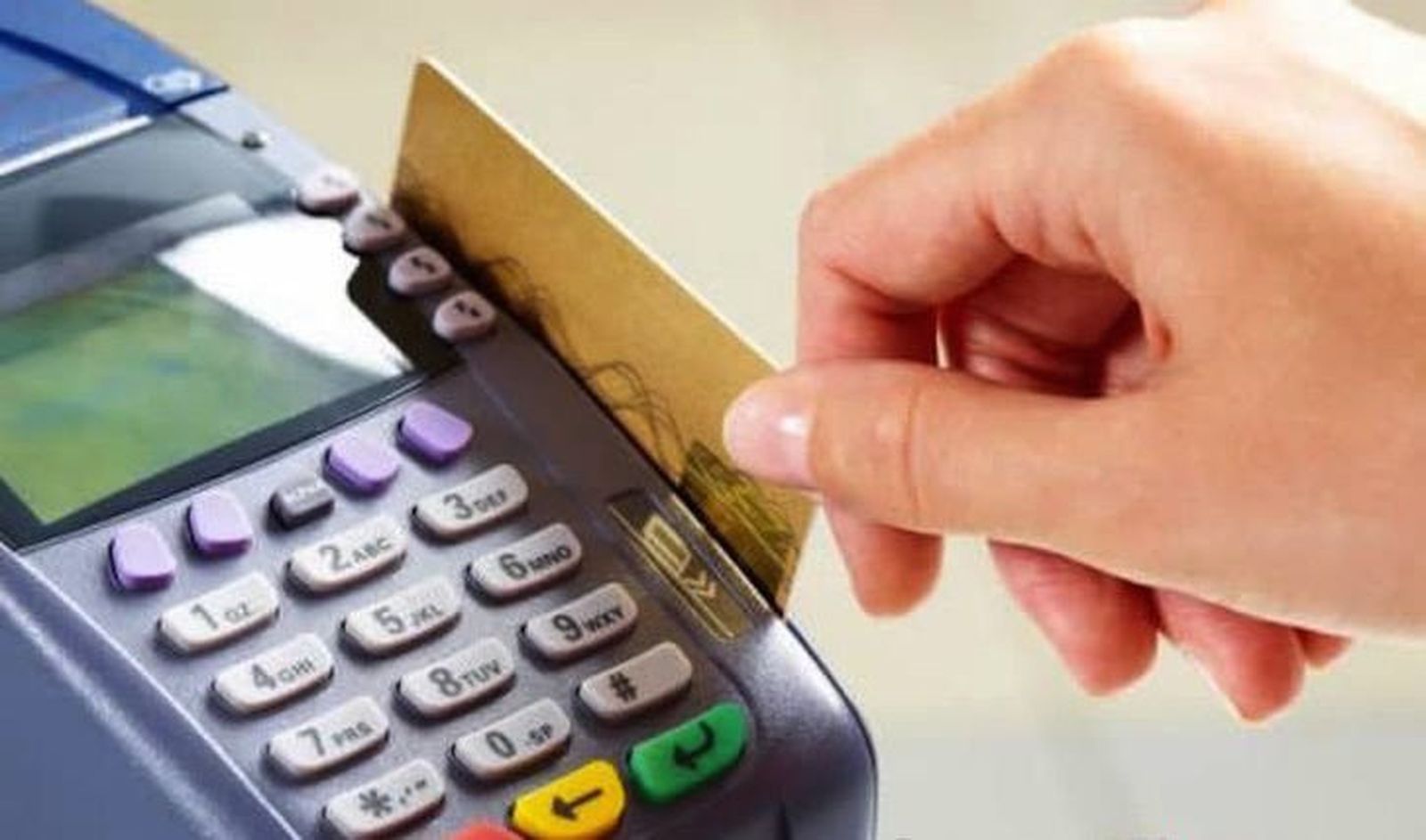 Los consumidores aumentan hasta un 4% su gasto con tarjeta en ocio y restaurantes