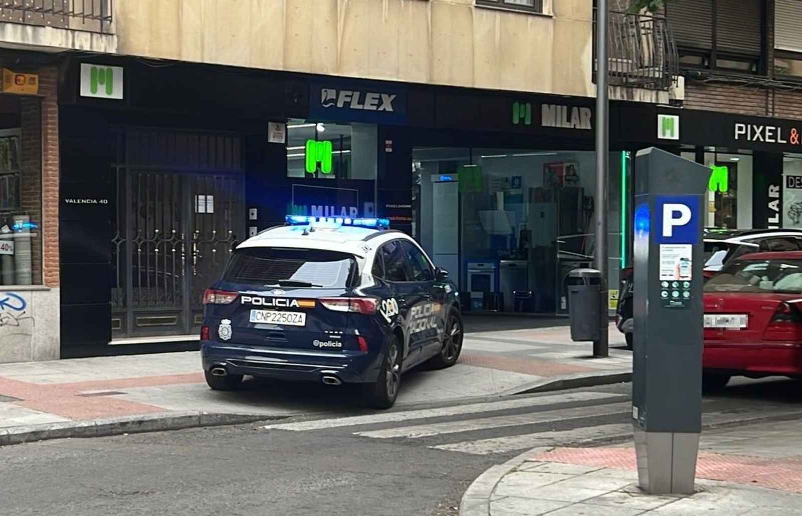 Policía Nacional en la calle Valencia en una foto de archivo Policía Nacional en la calle Valencia en una foto de archivo