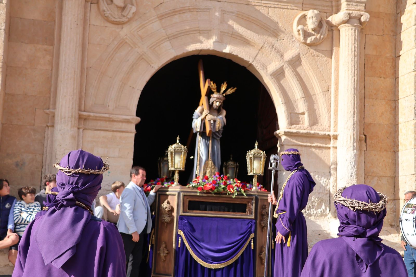 Revive las imágenes de la procesión del Santo Entierro en Fuentesaúco