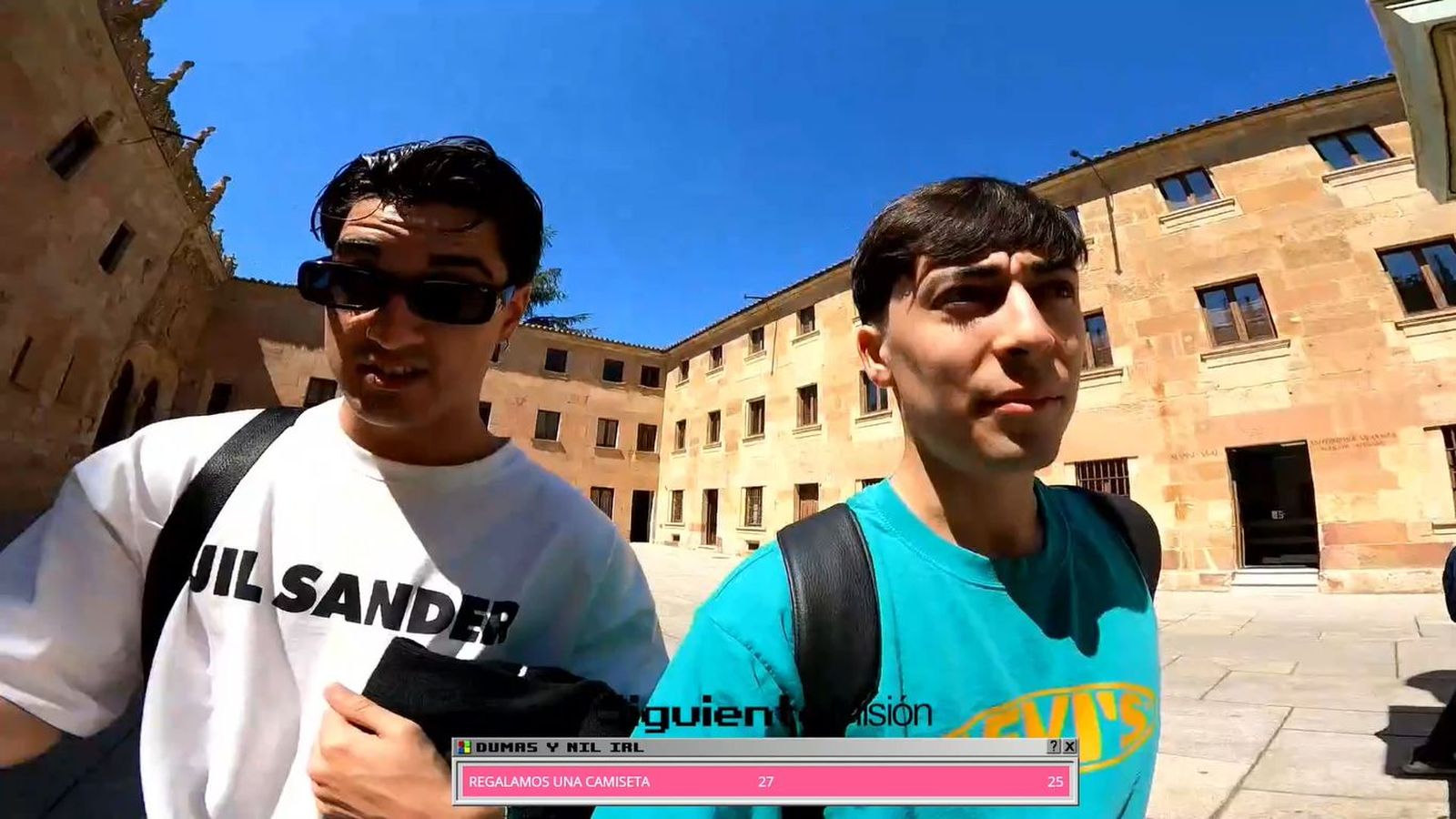 Nil Ojeda junto a la fachada de la Universidad