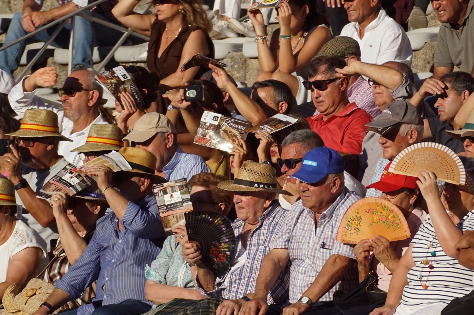 Así ha vivido la afición de La Glorieta el primer cartel de figuras de la feria: imágenes del ambiente en los tendidos y en el patio de cuadrillas