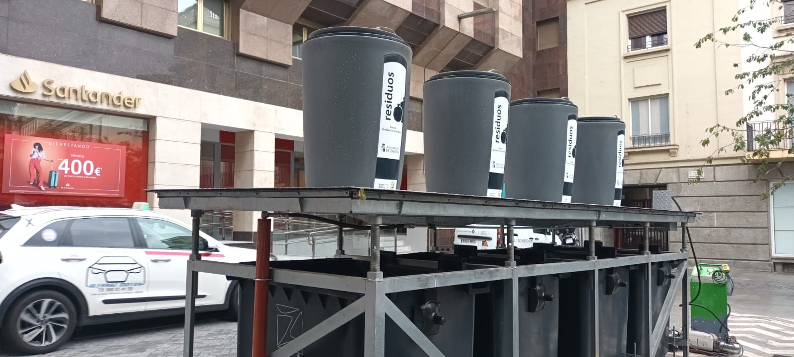 Los contenedores soterrados de la Plaza Fernández Duro ya están operativos (2)