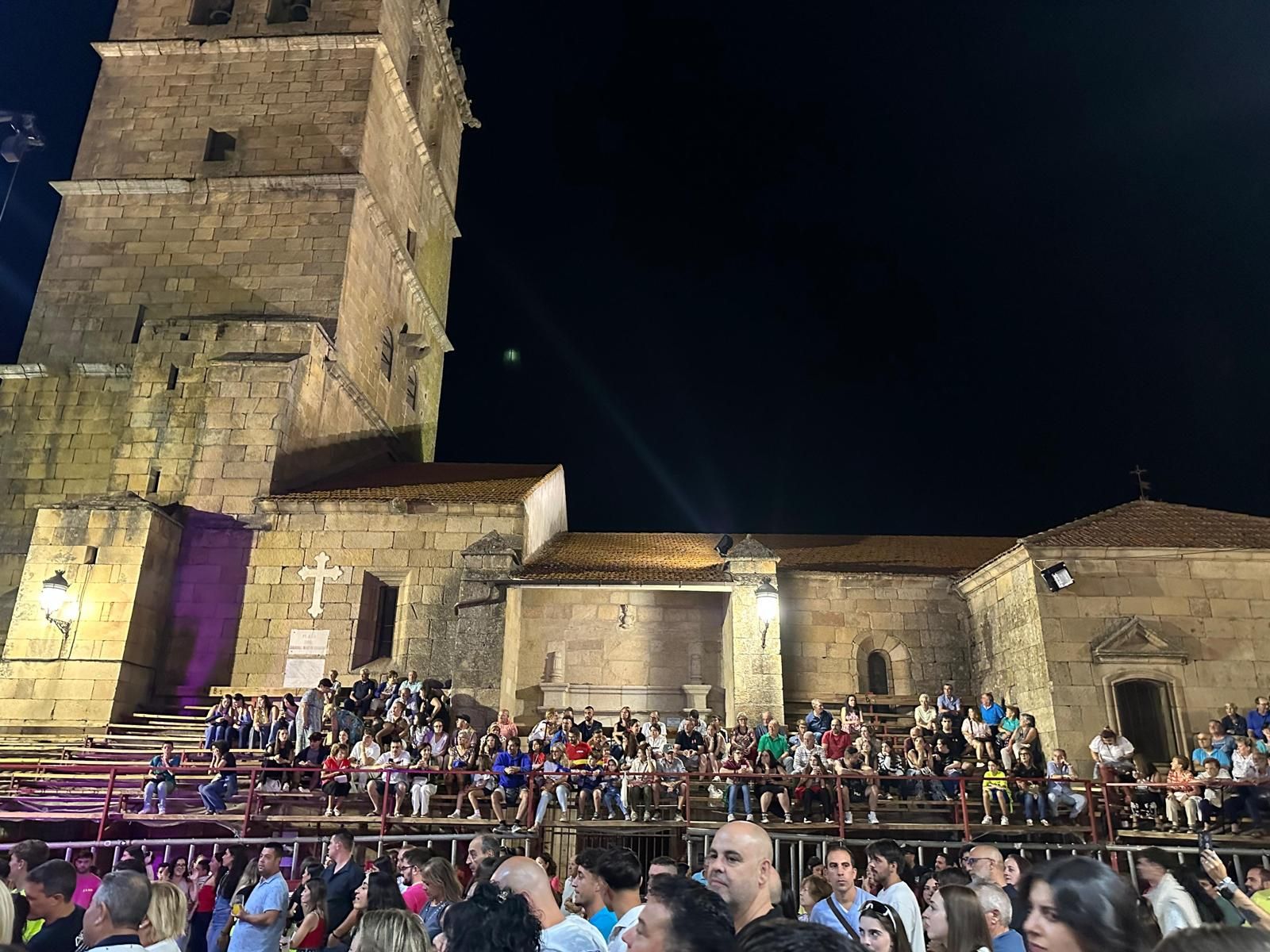 Coronación reina y damas y en Aldeadávila de la Ribera 2025