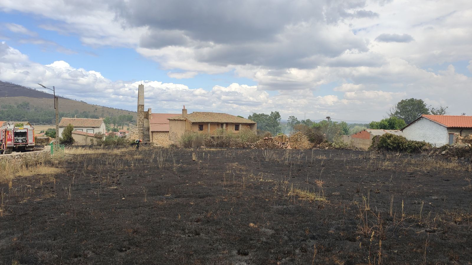 las-desoladoras-imagenes-de-la-sierra-de-la-culebra-tras-el-incendio-33