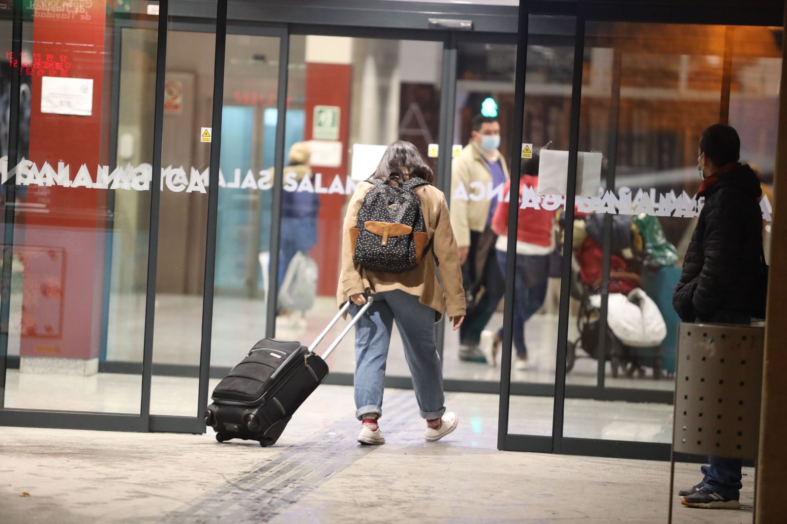 Viajeros en la estación de autobuses