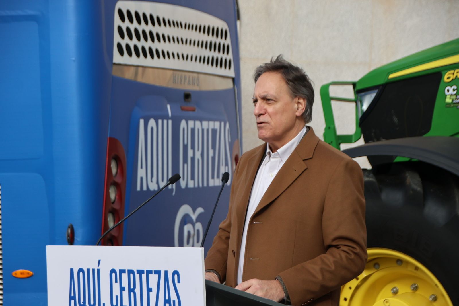 Mañueco presenta su caravana de vehículos en Salamanca
