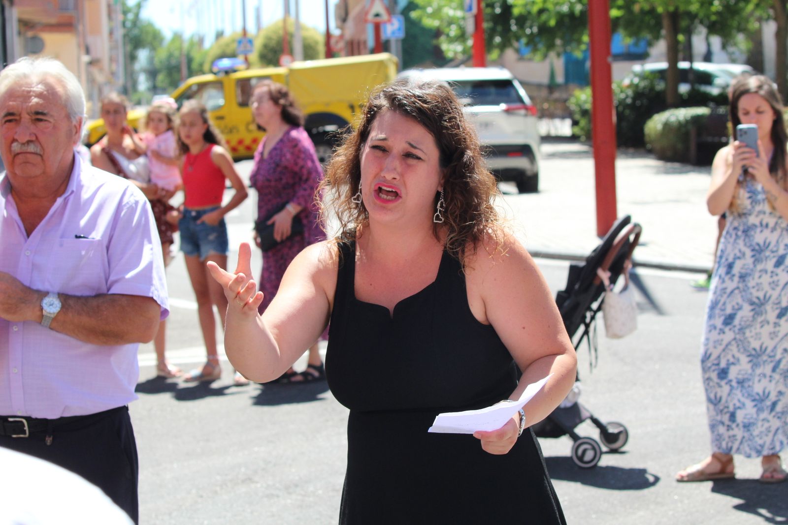 Misa solemne en honor a Santa Marta y a continuación procesión y vino español en el paseo fluvial.